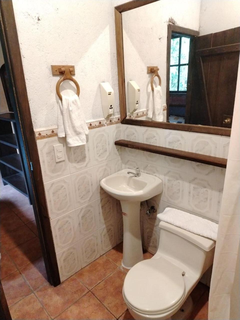Hosteria Sapos Y Ranas Milpe Екстериор снимка